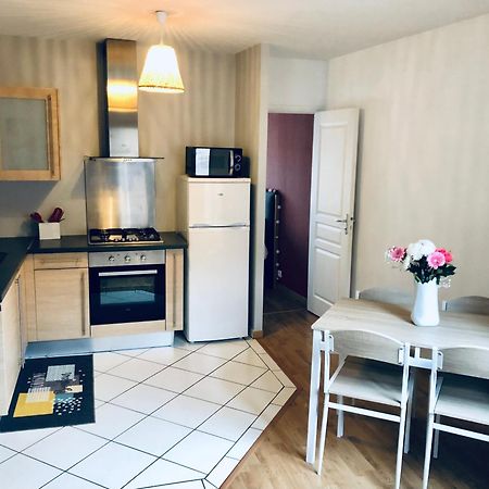 Logement Centre Ville D'Epernay Avec Parking Prive Épernay Exterior foto