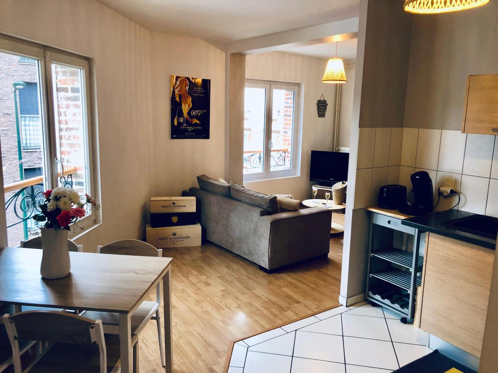 Logement Centre Ville D'Epernay Avec Parking Prive Épernay Exterior foto